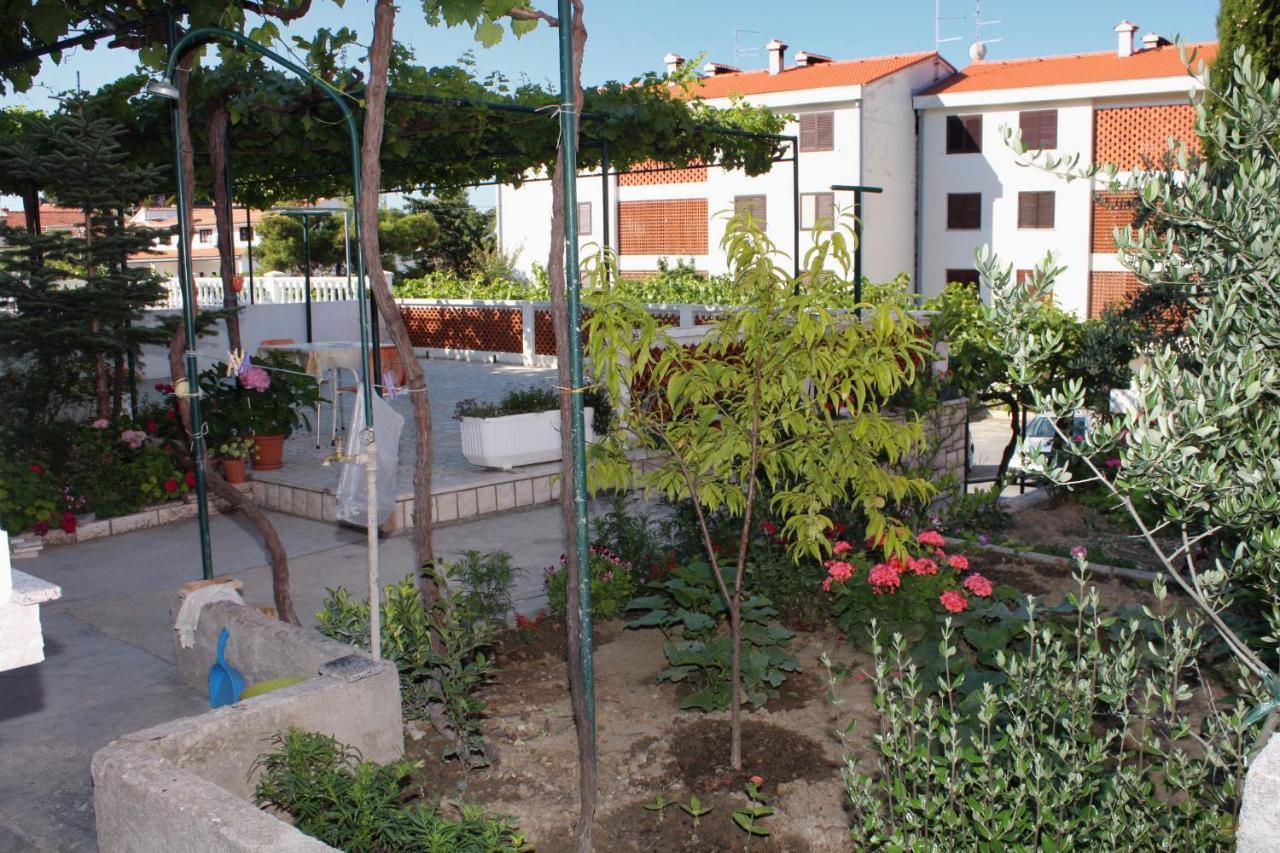 Apartments And Rooms With Parking Space Palit, Rab - 5061 Eksteriør bilde