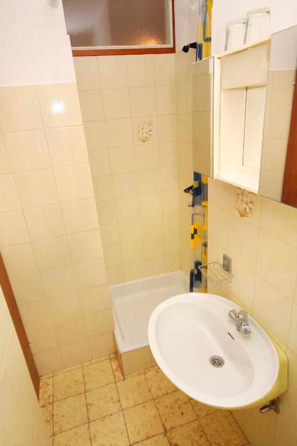 Apartments And Rooms With Parking Space Palit, Rab - 5061 Eksteriør bilde