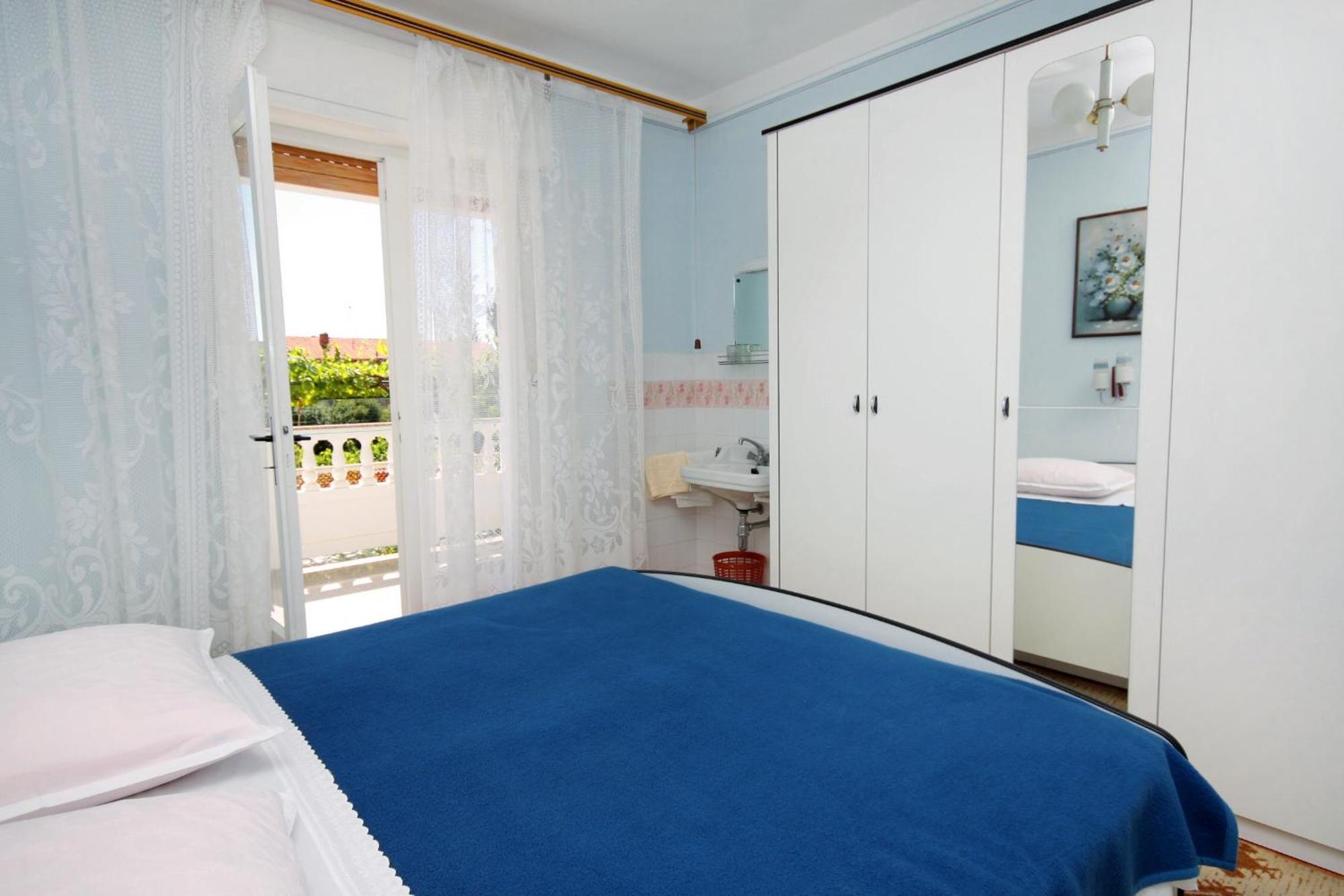 Apartments And Rooms With Parking Space Palit, Rab - 5061 Rom bilde
